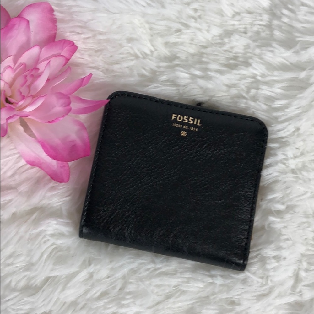 Fossil women’s wallet